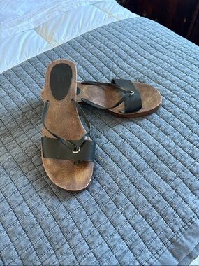 GAP Black Leather Toe-Ring Slide Sandals